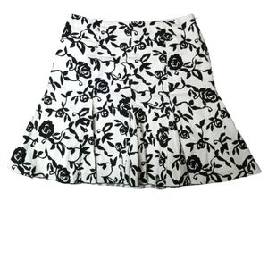 White House Black Market | Black/White Rose Floral Fit & Flare Mini Skirt | Sz 4